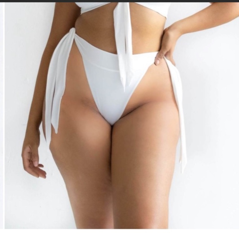 NWOT 347 The Robyn bottoms